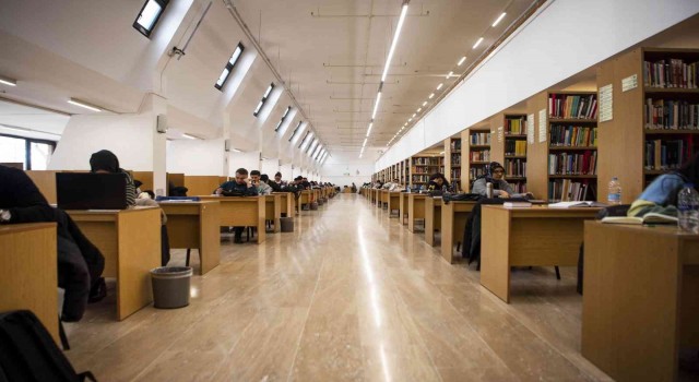 Öğrenci odaklı Anadolu Üniversitesi Kütüphanesi 7/24 hizmet veriyor