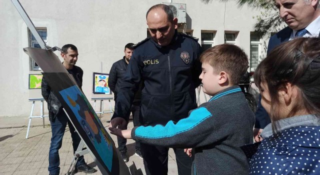 Öğrenciler hayallerindeki polisi resimleriyle anlattı