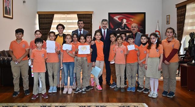 Öğrenciler Osmaniye Valisi Yılmaz’a projelerini tanıttı