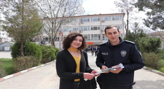 Öğrencilerden polislere ziyaret