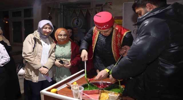 Öğrencilere Osmanlı macunu ikram edildi
