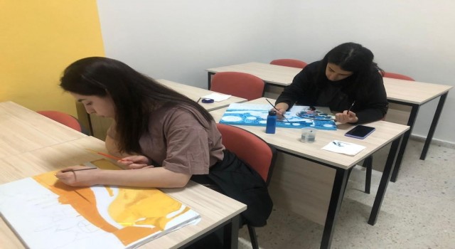 Öğrencilerin resim sergisi beğeni topladı