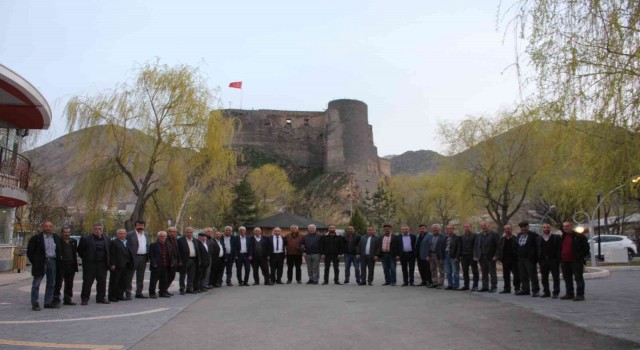 Oltu Muhtarlar Deneğinden iftar yemeği