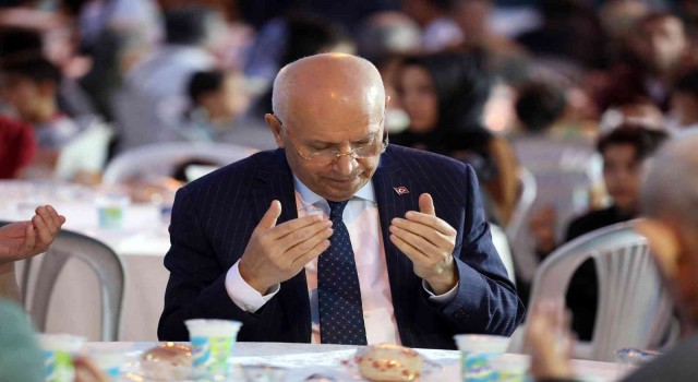 Önce mahallede iftar, sonra parkta sohbet