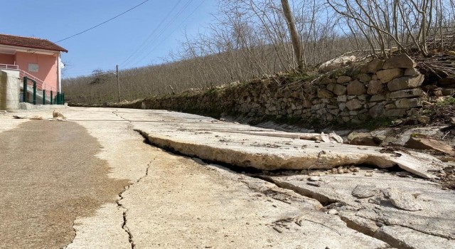 Orduda heyelan nedeniyle 3 ev, bir cami lojmanı hasar gördü