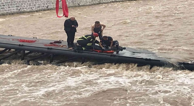 Orduda inşaat halindeki köprü çöktü: 2 işçi yaralı