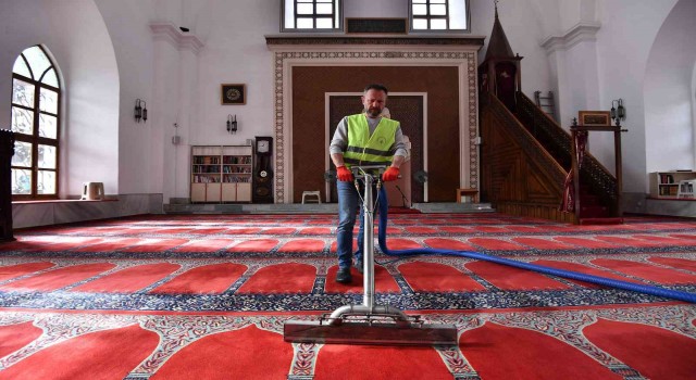 Osmangazinin camilerinde ramazan temizliği