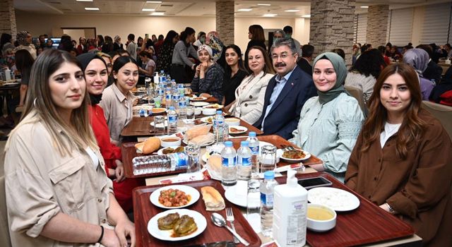 Osmaniye Valisi Yılmaz, Üniversite öğrencileriyle iftarda buluştu