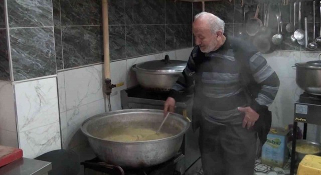 Osmanlı geleneğini Ramazanda da yaşatıyor