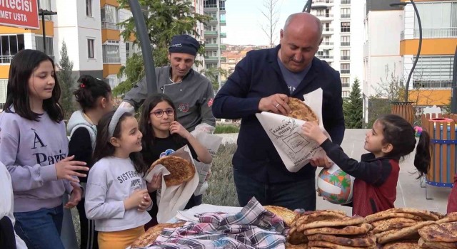 Osmanlıdan günümüze kadar gelen lezzet Ramazan pidesi ücretsiz dağıtıldı