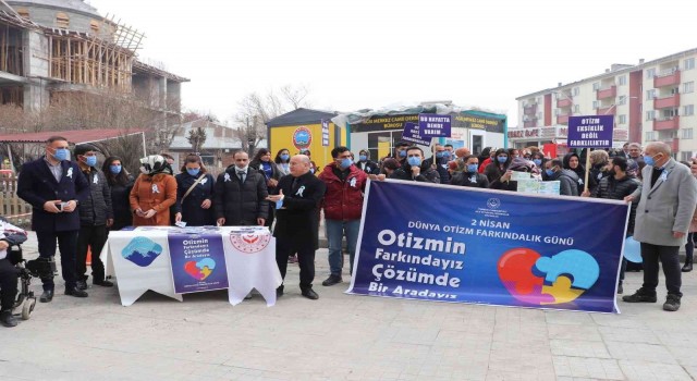 Otizme dikkat çekmek için yürüdüler