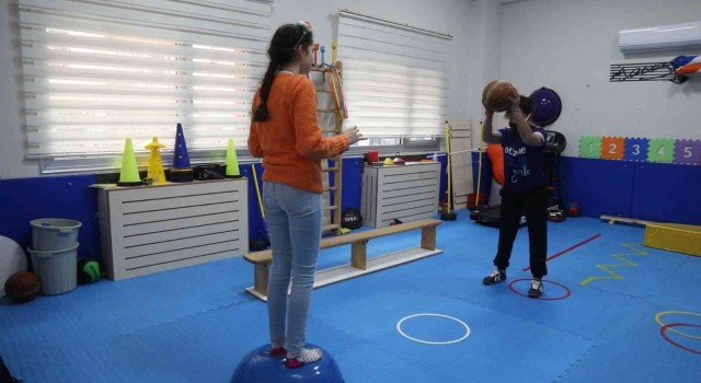 Otizmli ikiz çocuk annesi Volkan; Otizmde öncelik kabullenmek