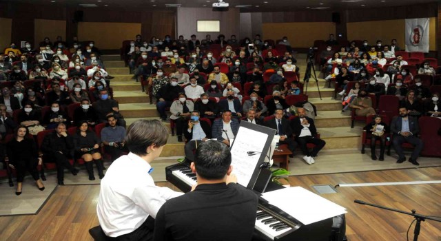 Otizmli Ulutaş, ADÜ Veteriner Fakültesinde konser verdi