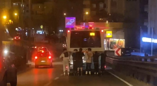 Otobüsün arkasındaki 6 gencin ölüme meydan okuyan yolculukları