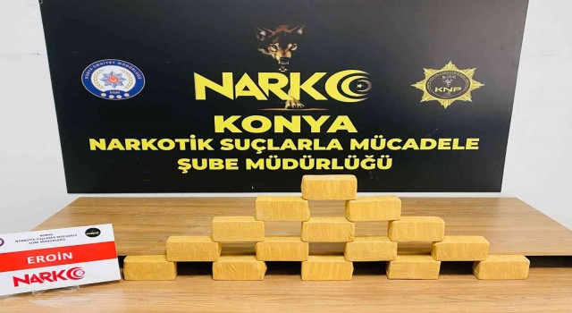 Otomobildeki eroin polisin dikkatinden kaçmadı
