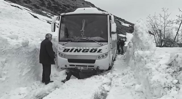 Ovacıkta nisan ayında kar çilesi devam ediyor