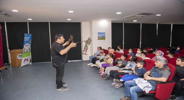 Özel çocuklar Karagöz ve Hacivat ile güldü