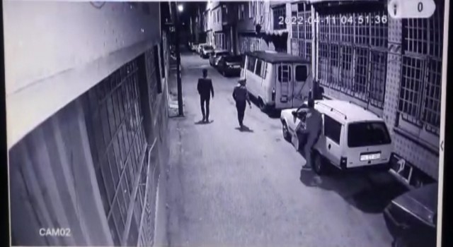 (Özel) Sahurda şok...3 kişi gelip otomobilini böyle çaldılar