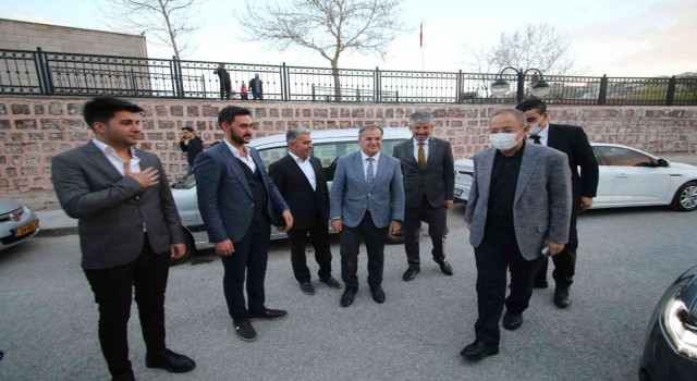Özhaseki: Hacılar bizim gözbebeğimiz