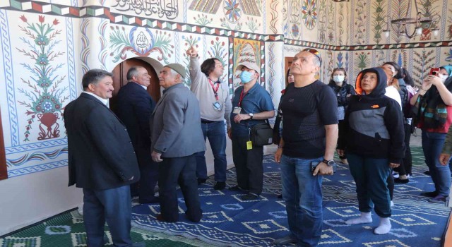 Pamukkalenin asırlık boyalı ve kalem işli camileri kültür turlarının gözdesi oldu