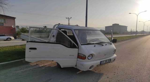 Park halindeki kamyoneti çalan şahıs kaza yapınca yakalandı