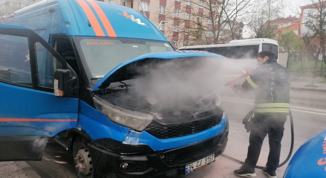Park halindeki kargo aracında yangın çıktı