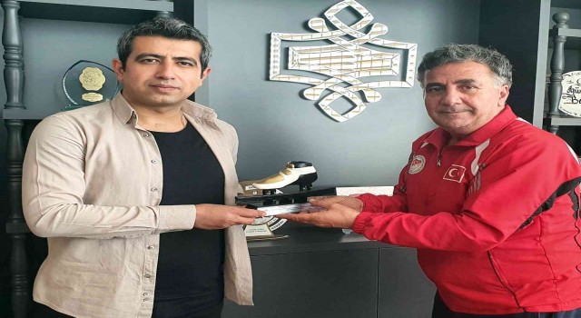 Paten dostu sağlıkçılara plaket