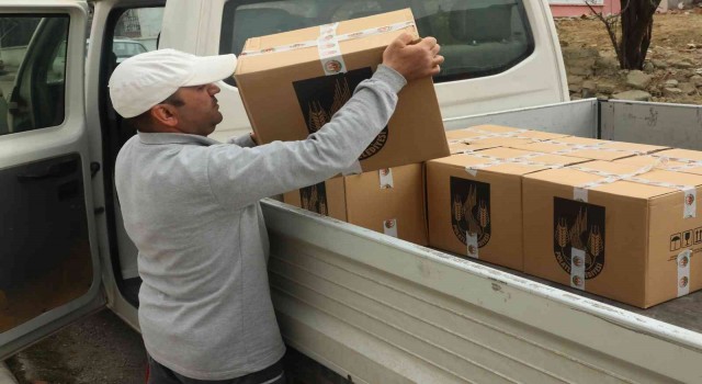 Polatlı Belediyesi ‘Ramazan Paylaşmaktır parolasıyla gıda paketi dağıtımlarını sürdürüyor
