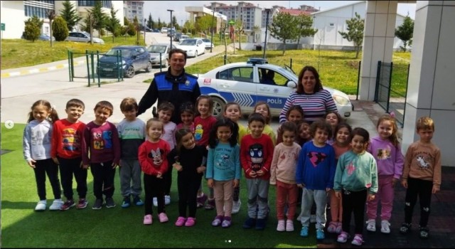 Polis ekipleri, anaokulu öğrencileriyle bir araya geldi