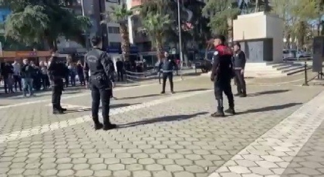 Polis ekipleri, Türk Polis Teşkilatının 177. yılını zeybek oynayarak kutladı