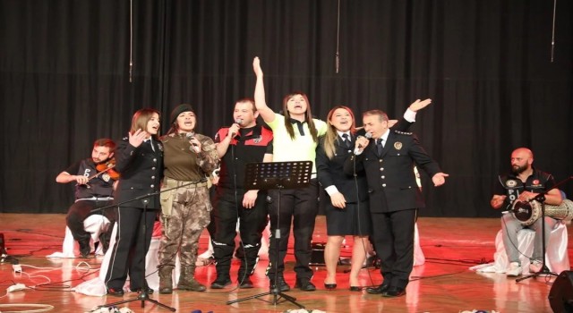 Polis Gecesi renkli görüntülere sahne oldu