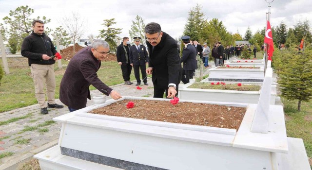 Polis Haftasında şehitler kabirleri başında anıldı