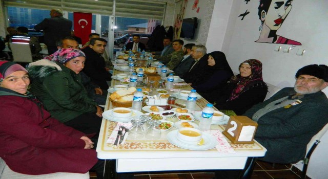 Posof Kaymakamı şehit ve gaziler ailesine iftar verdi