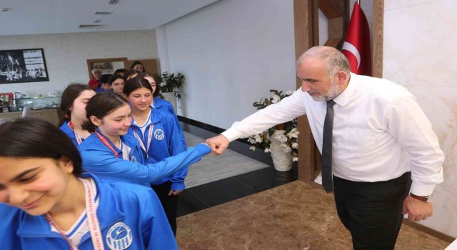 Potanın yıldızlarına Başkan Sandıkçıdan kutlama