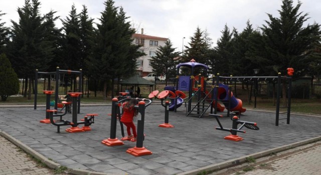 Pursaklarda vatandaşlar açık havada spor yapmanın keyfini çıkarıyor