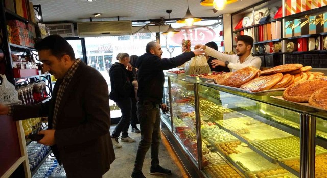 Ramazan bereketiyle esnafın yüzünü güldürdü