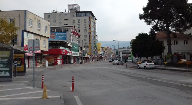 Ramazan’da caddeler, Pandemi yasakları gibi…