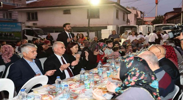Ramazanın manevi iklimi iftar sofralarında yaşatılıyor