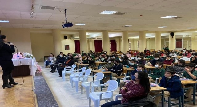 Rana Demiriz öğrencilerle bir araya geldi