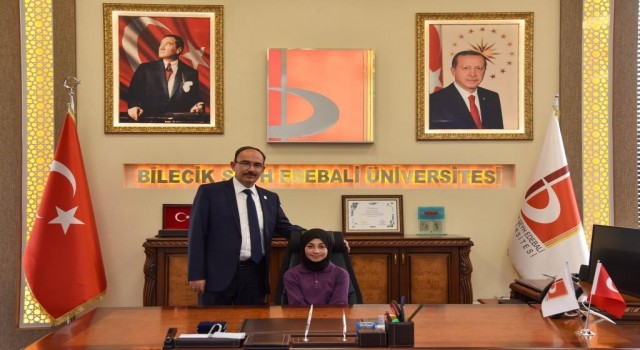 Rektör Beydemir koltuğunu çocuk rektörlere devretti