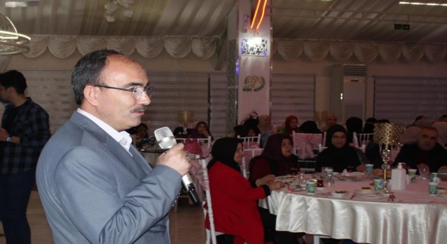 Rektör Beydemir, yetim çocuklar için düzenlenen iftar programına katıldı