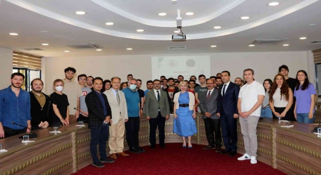 Rektör Özkan:Dijital evrende de bağımsızlığımızı sağlamlaştırmalıyız”