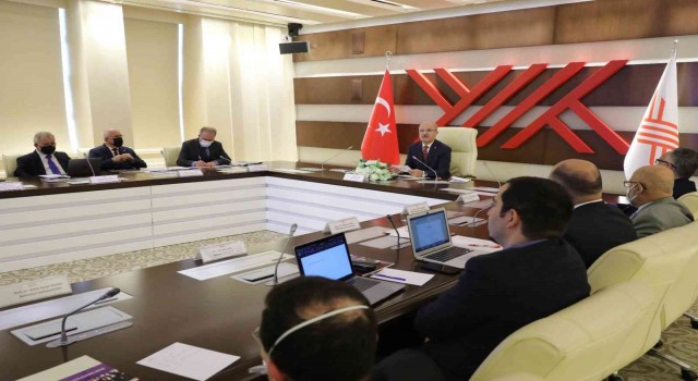 Rektör Uzun, temel bilim programlarının durumunun görüşüldüğü toplantıya katıldı