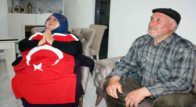 Rıza Kayaalpin ailesi ve vatandaşlar şampiyonluk maçını heyecanla izledi