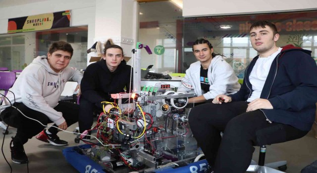 Robot tasarlayan Samsunlu lise öğrencileri Amerikada dünya şampiyonasında yarışacak