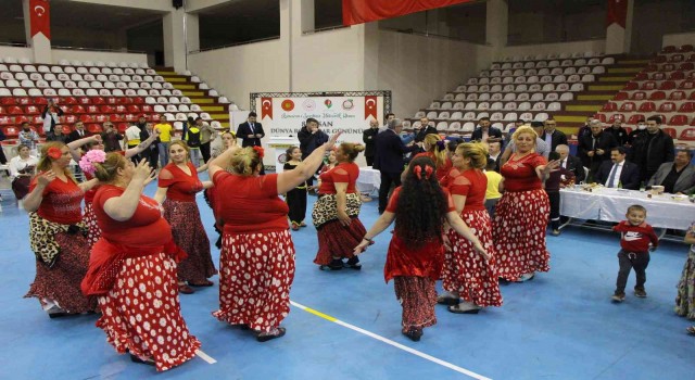 Roman vatandaşlar iftar programında doyasıya eğlendi