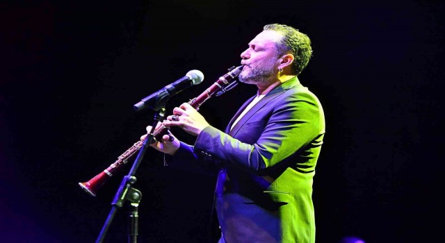 Romanlar Gününde İzmirde Hüsnü Şenlendirici rüzgarı