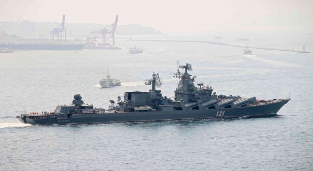 Rusya Savunma Bakanlığı: “Moskova kruvazörü varış limanına çekilmesi sırasında battı”