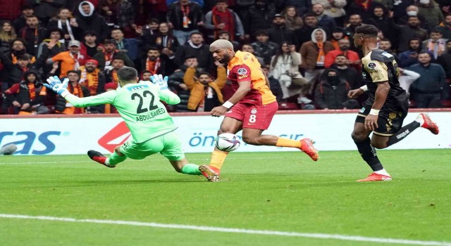 Ryan Babel ligdeki 3. golünü attı