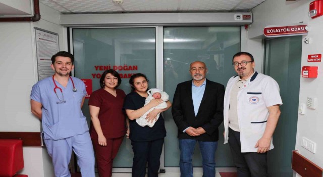 Sağlıklı doğmaz denilen minik Bayram, Cerrahide hayata tutundu